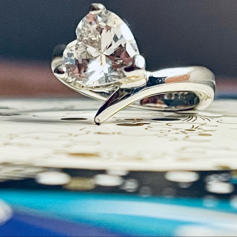 Heart cut rhinestone ring